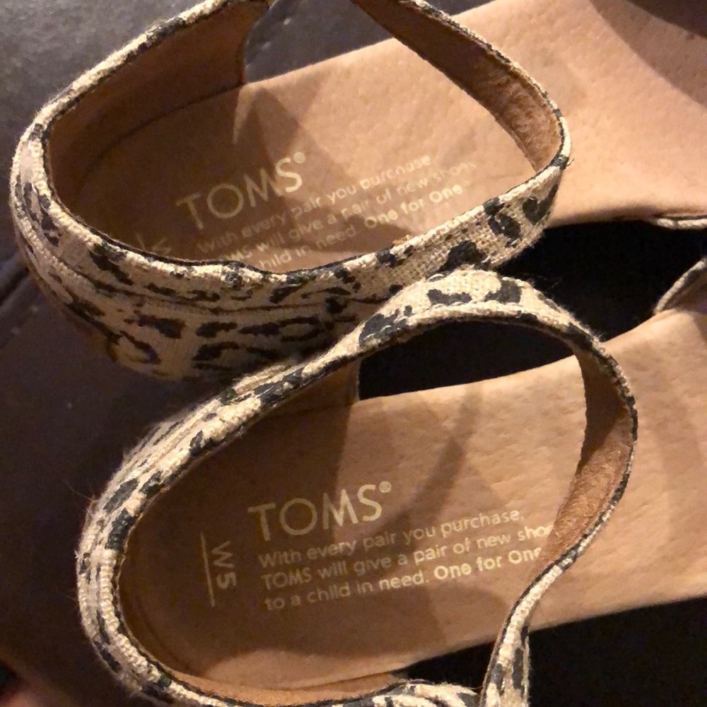 TOMS - Picture 3 of 6